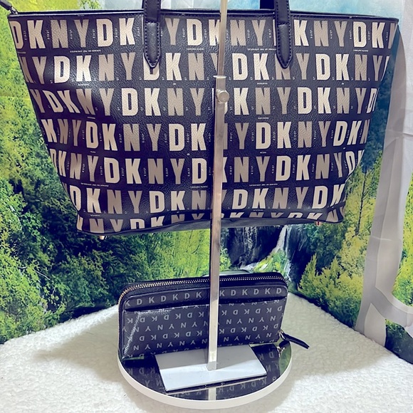 DKNY Large Shoulder bag NWOT & DKNY Wallet with 2 Earrings - Picture 6 of 14